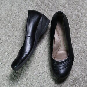 Soft Style Women's 8 Black Ballet-style Low 1.5" Wedge Heel